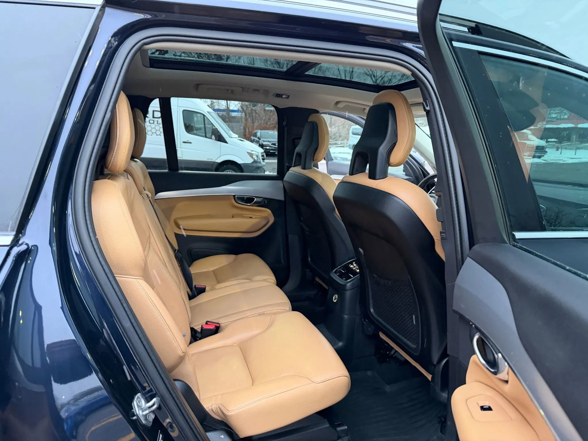 Used 2016 Volvo XC90 T8 Momentum w/ Vision Package image 22