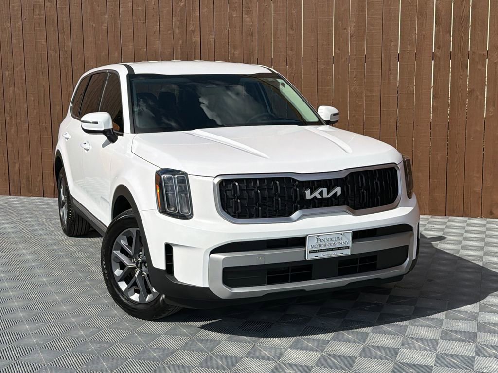 Used 2024 Kia Telluride LX image 11