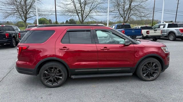 Used 2018 Ford Explorer XLT w/ Equipment Group 202A AWD/4WD image 6