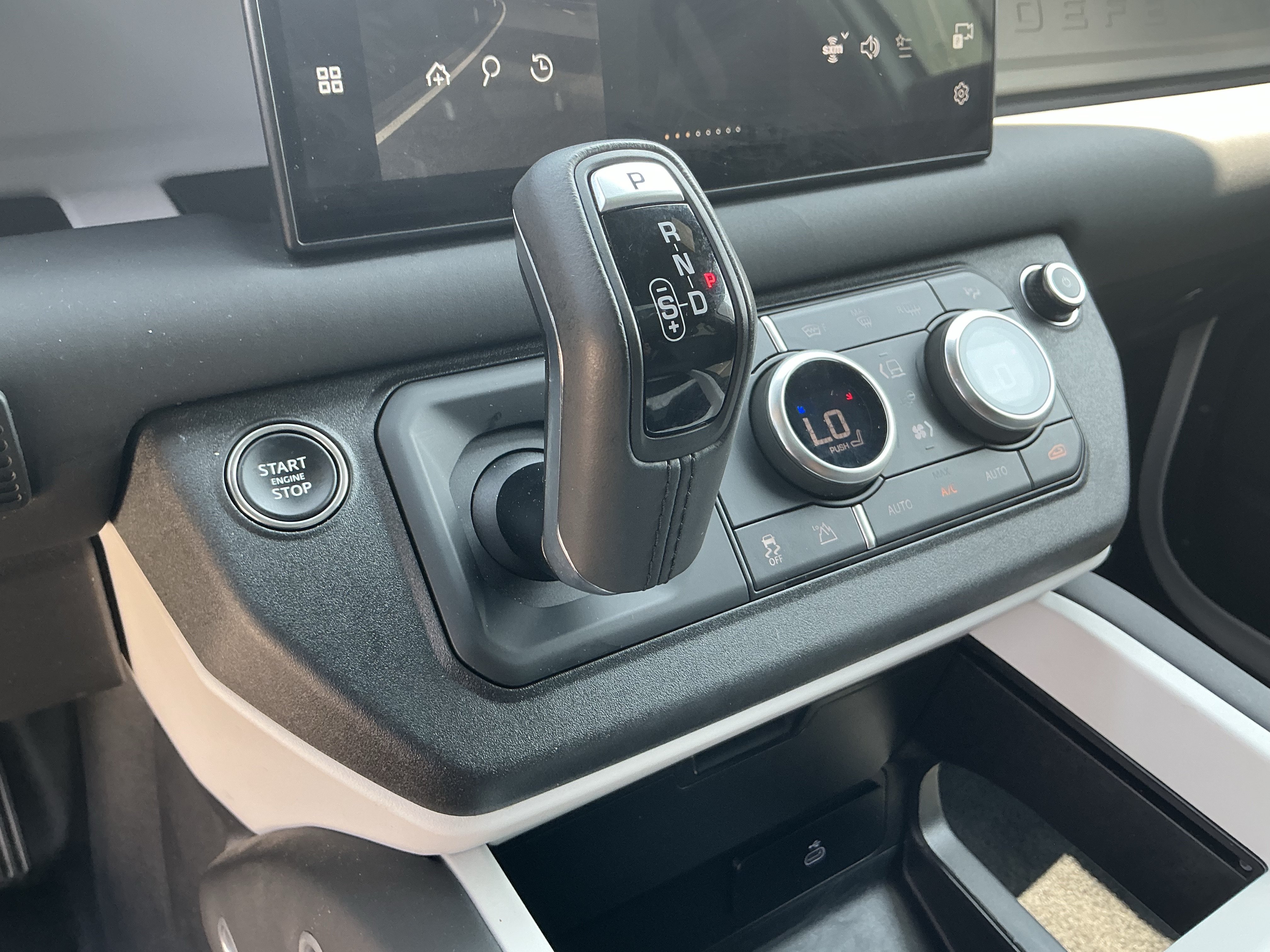 Certified 2025 Land Rover Defender 110 S AWD/4WD image 27