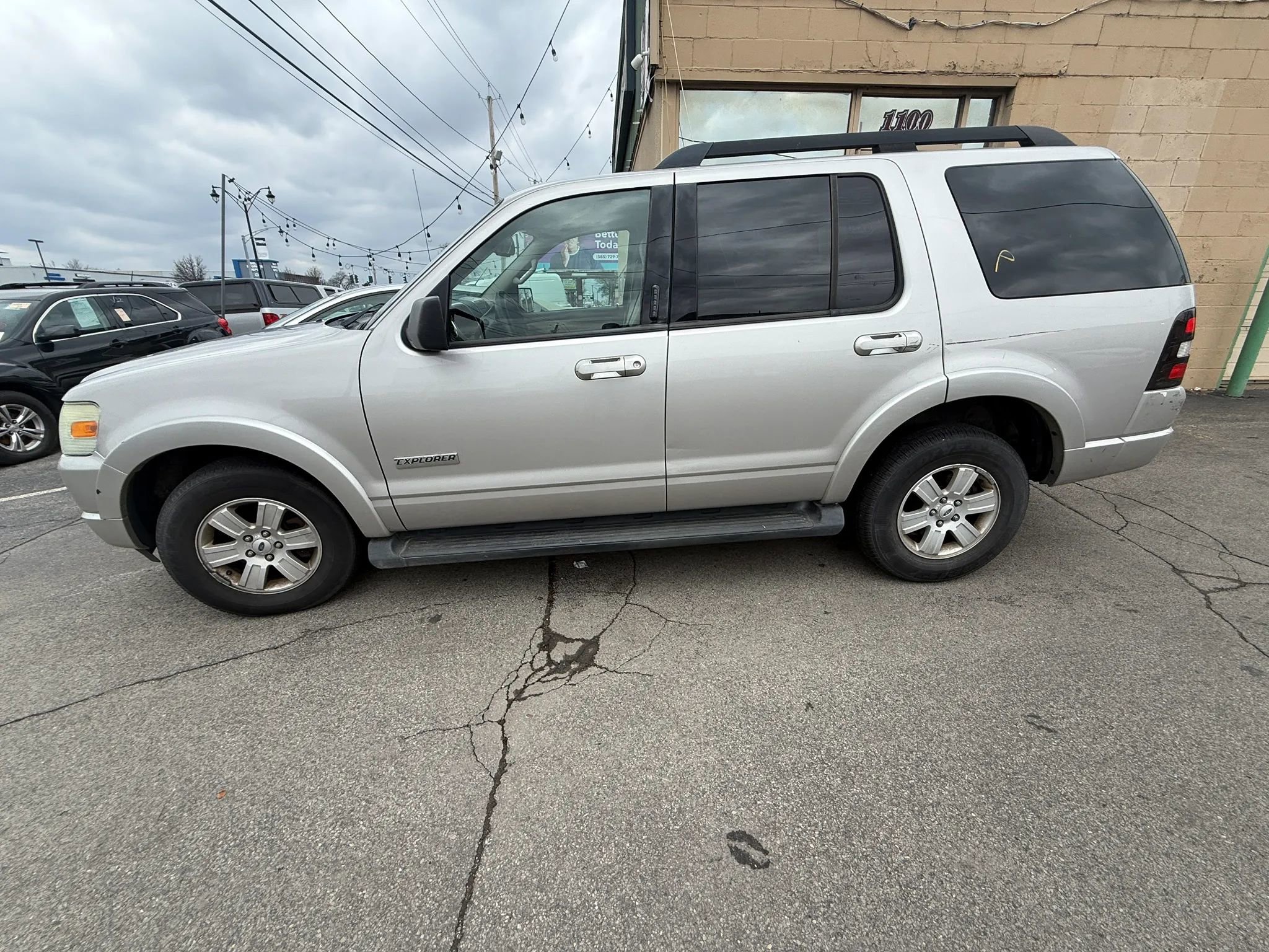 Used 2008 Ford Explorer XLT AWD/4WD image 2