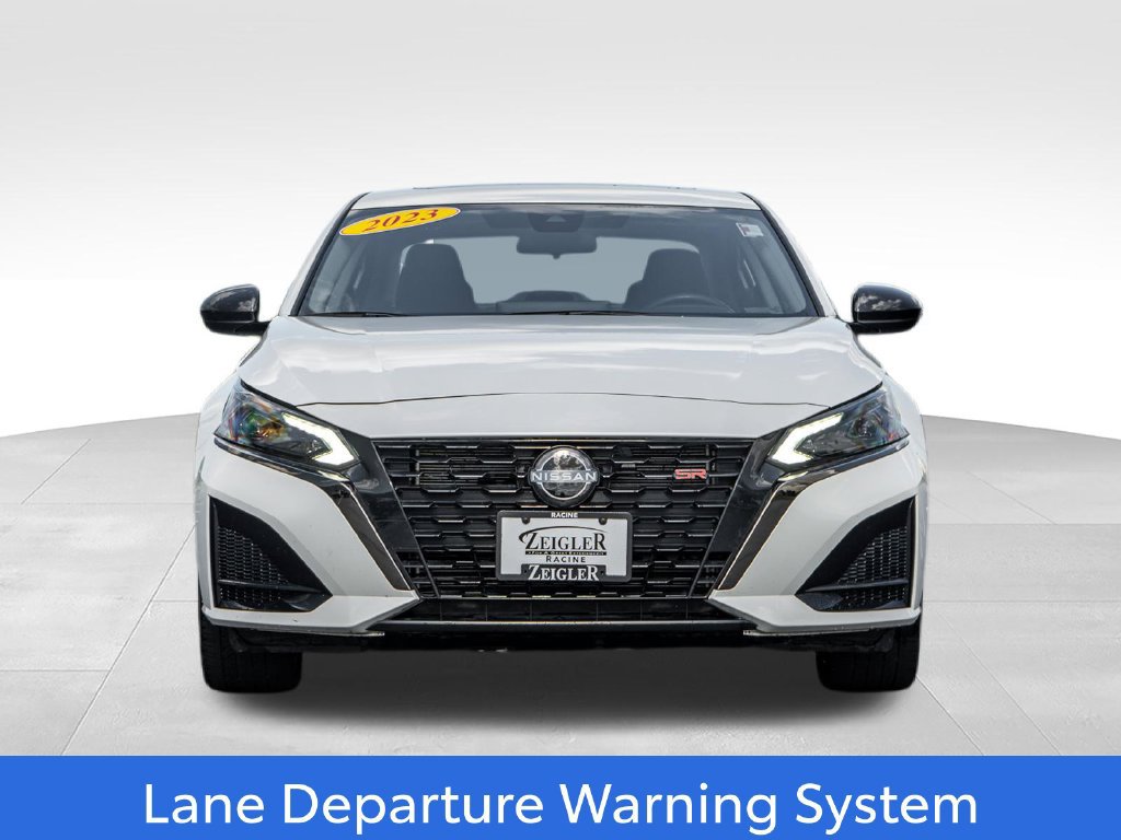Used 2023 Nissan Altima 2.5 SR w/ SR Premium Package FWD image 2