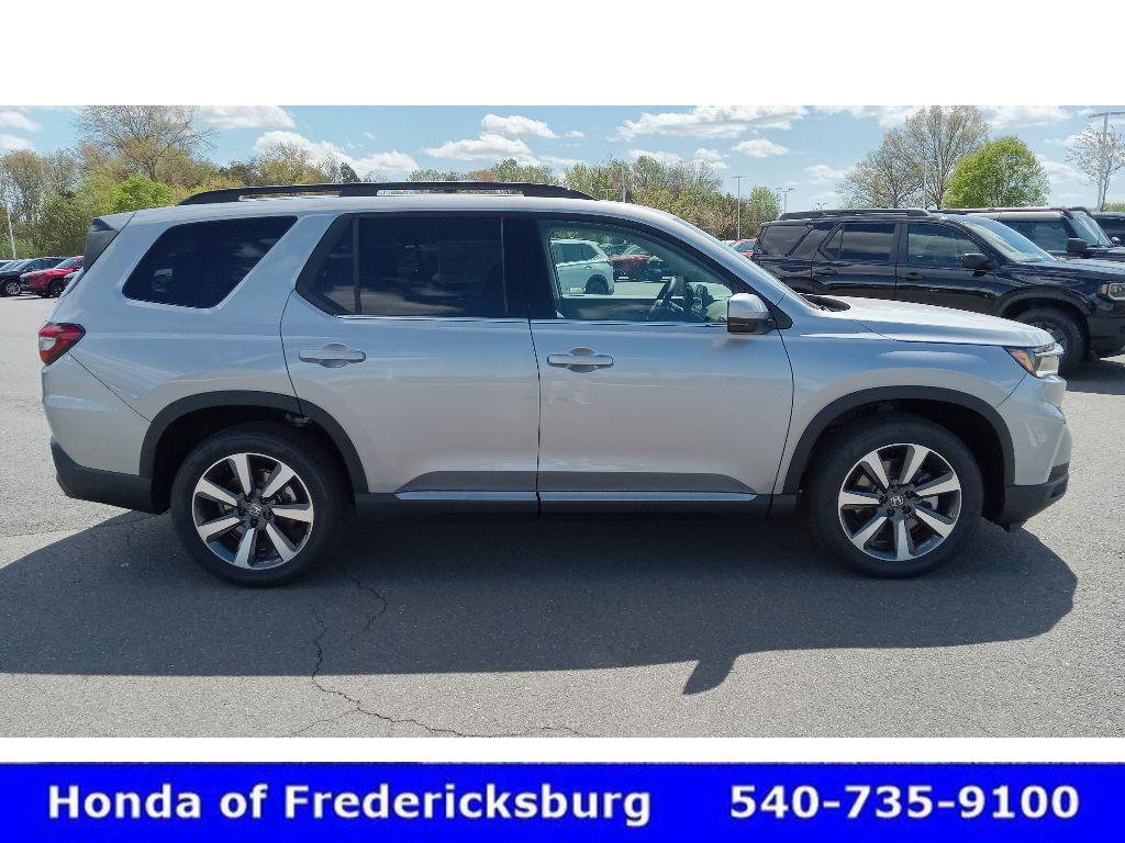Certified 2025 Honda Pilot Touring image 4