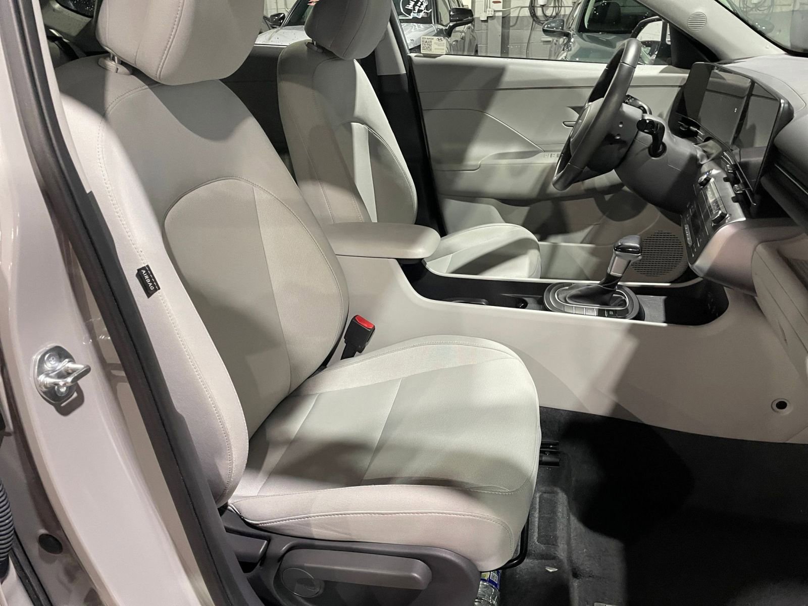 Used 2025 Hyundai Kona SEL image 37