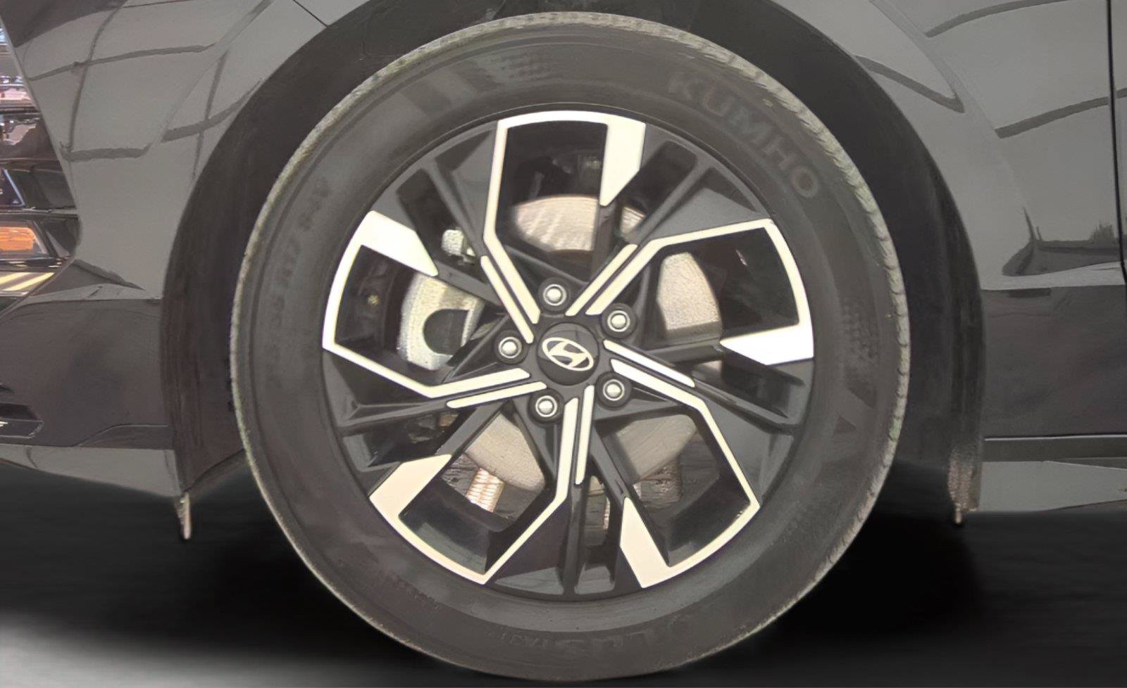 Used 2025 Hyundai Sonata SEL FWD image 24