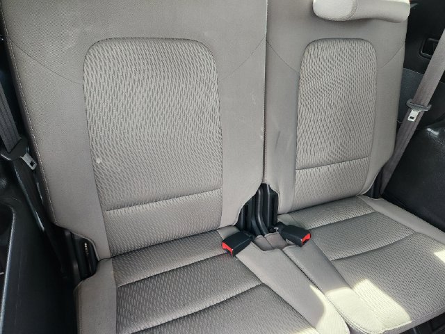 Used 2017 Hyundai Santa Fe SE AWD/4WD image 33
