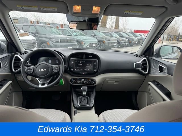 Used 2025 Kia Soul LX image 18
