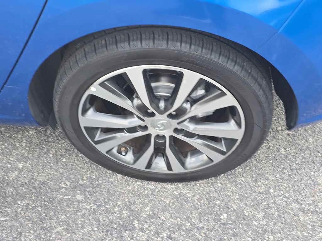 Used 2018 Hyundai Elantra GT image 7