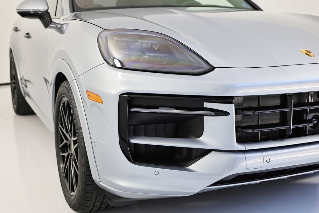 New 2026 Porsche Cayenne GTS AWD/4WD image 18
