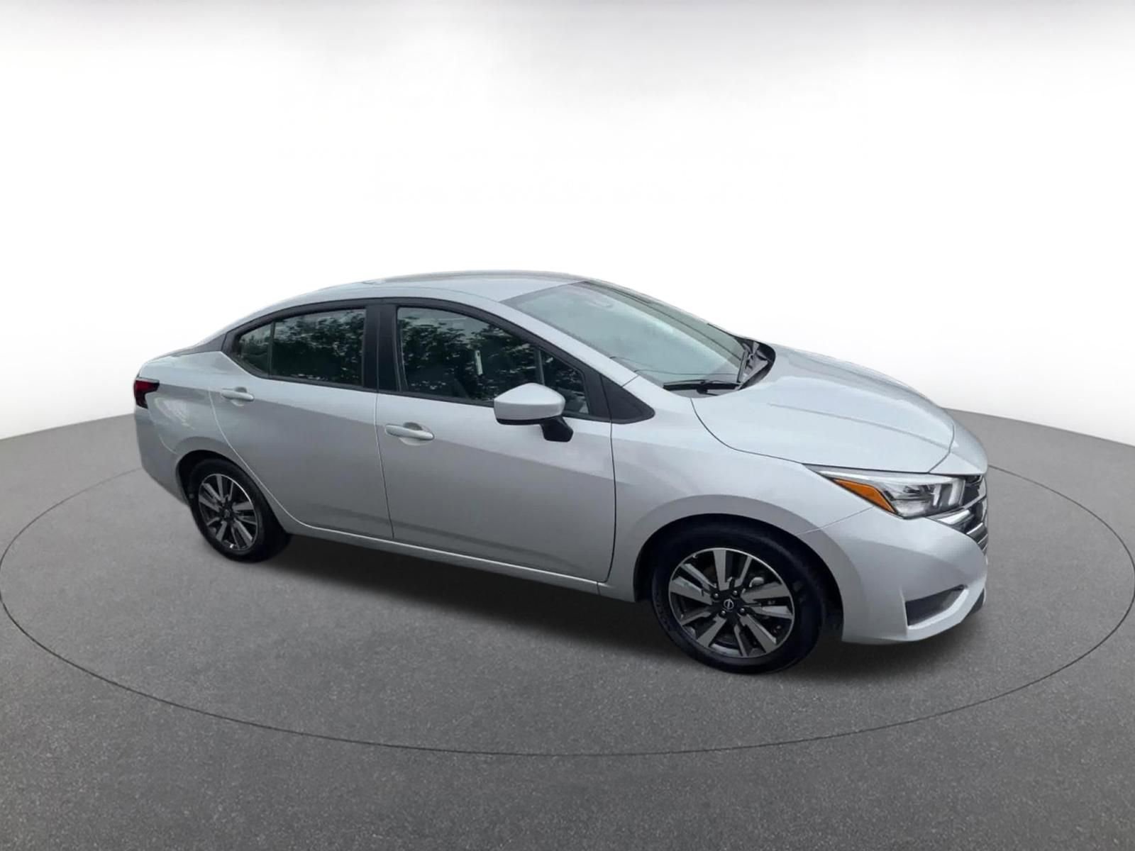 Used 2025 Nissan Versa SV FWD image 2