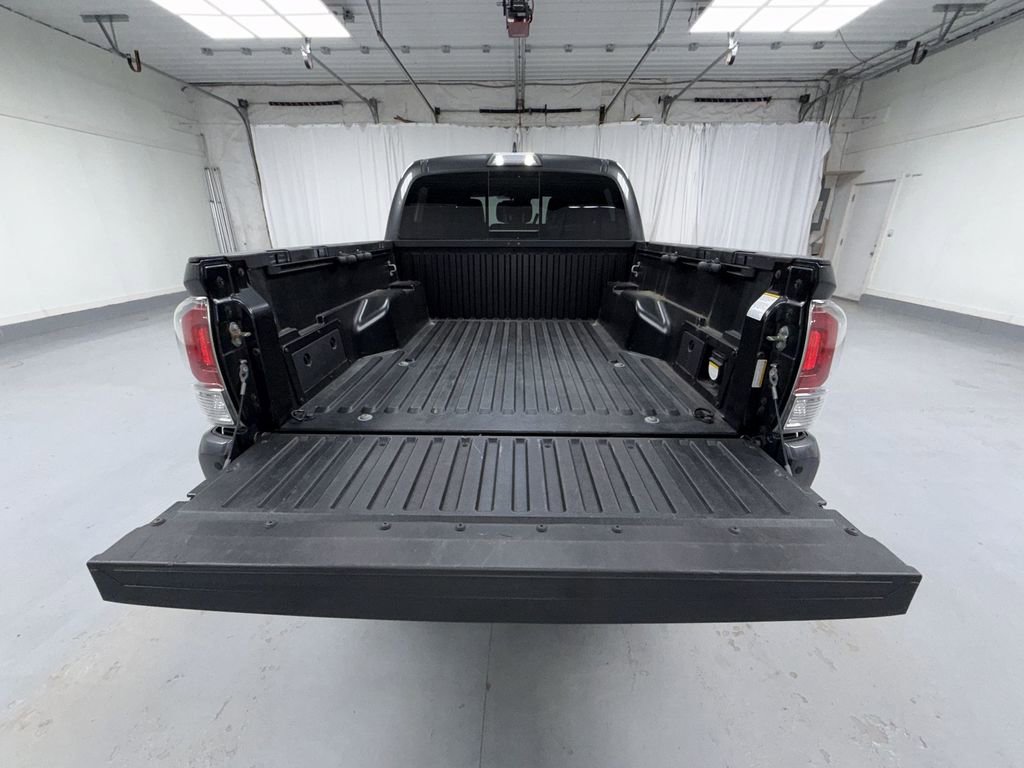 Certified 2018 Toyota Tacoma Limited AWD/4WD image 11