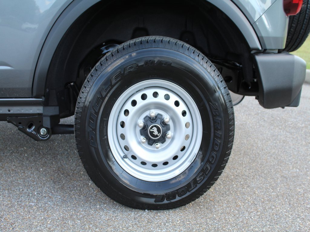 New 2025 Ford Bronco Base image 15