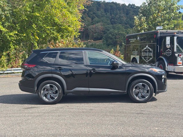 Used 2024 Nissan Rogue SV FWD image 8
