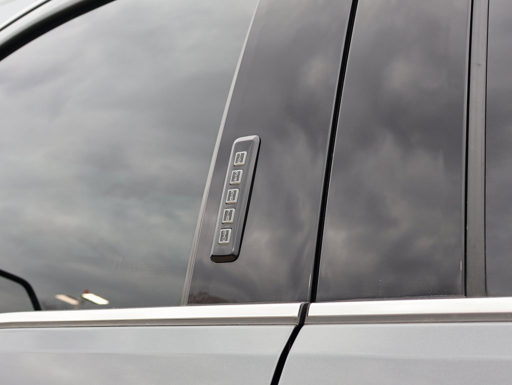 Used 2023 Ford F250 Platinum w/ FX4 Off-Road Package image 11