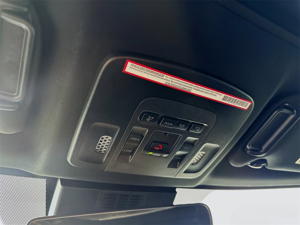 Used 2025 Toyota Camry SE image 32