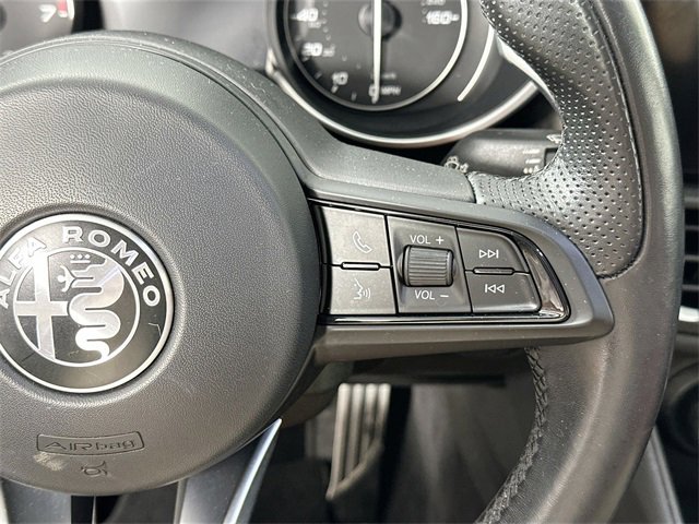 Used 2022 Alfa Romeo Giulia Veloce image 24