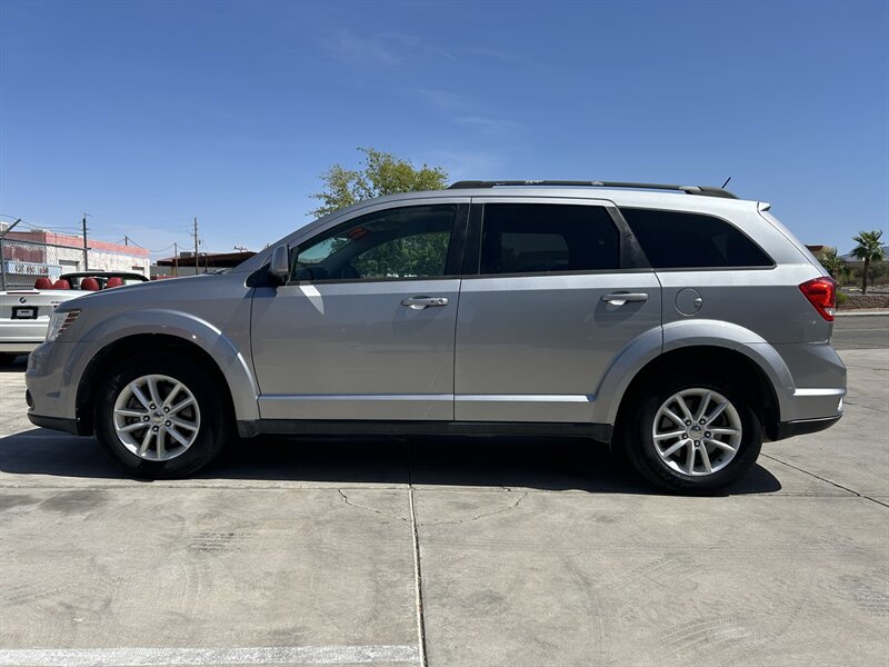 Used 2017 Dodge Journey SXT w/ Comfort/Convenience Group AWD/4WD image 3