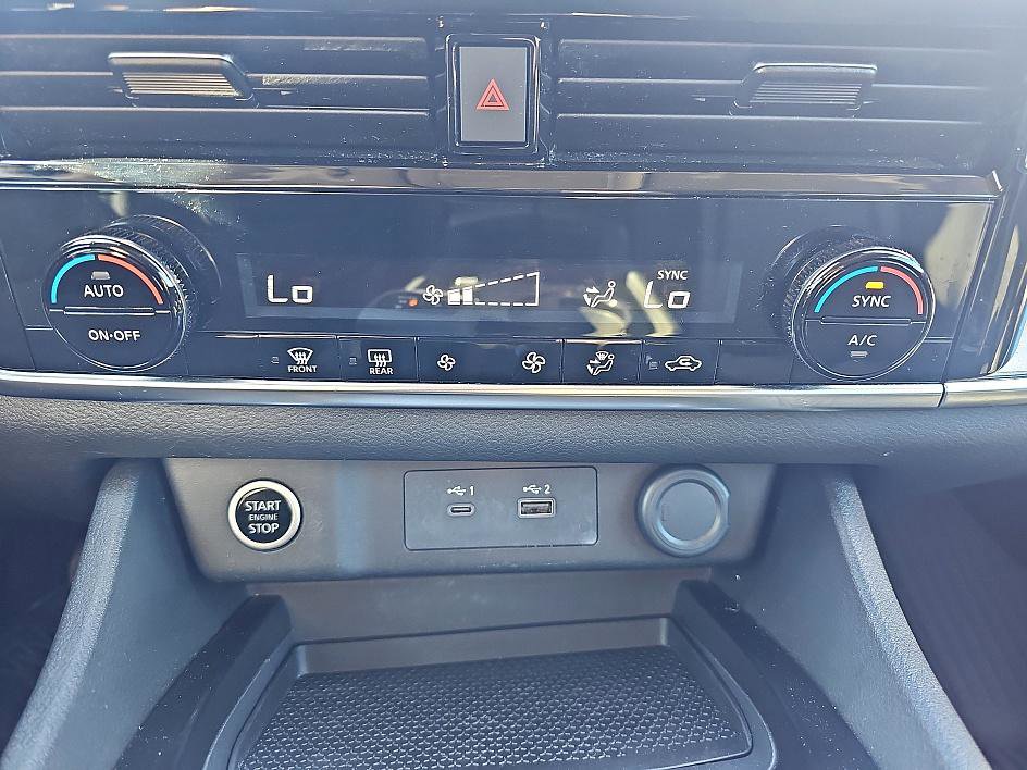 Used 2021 Nissan Rogue SV image 25