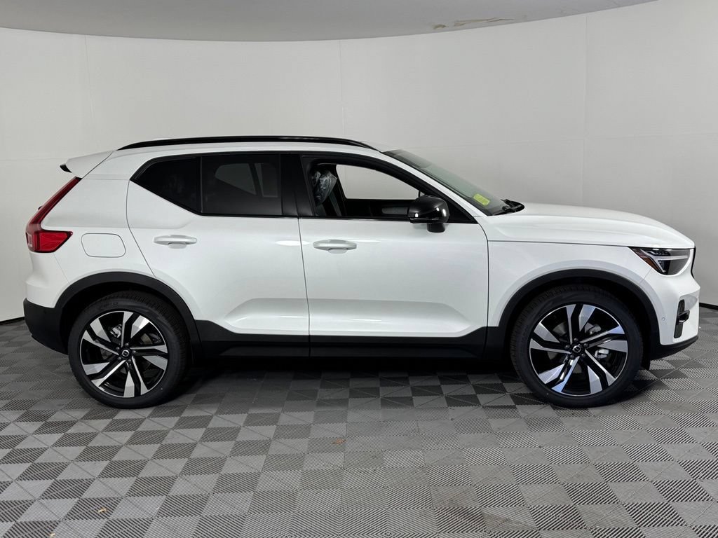 New 2026 Volvo XC40 B5 Ultra w/ Protection Package Premier AWD/4WD image 4