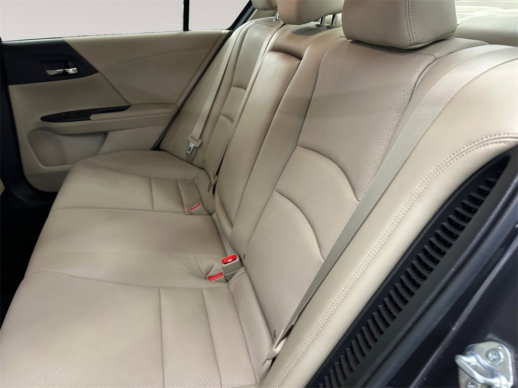 Used 2017 Honda Accord Touring image 13