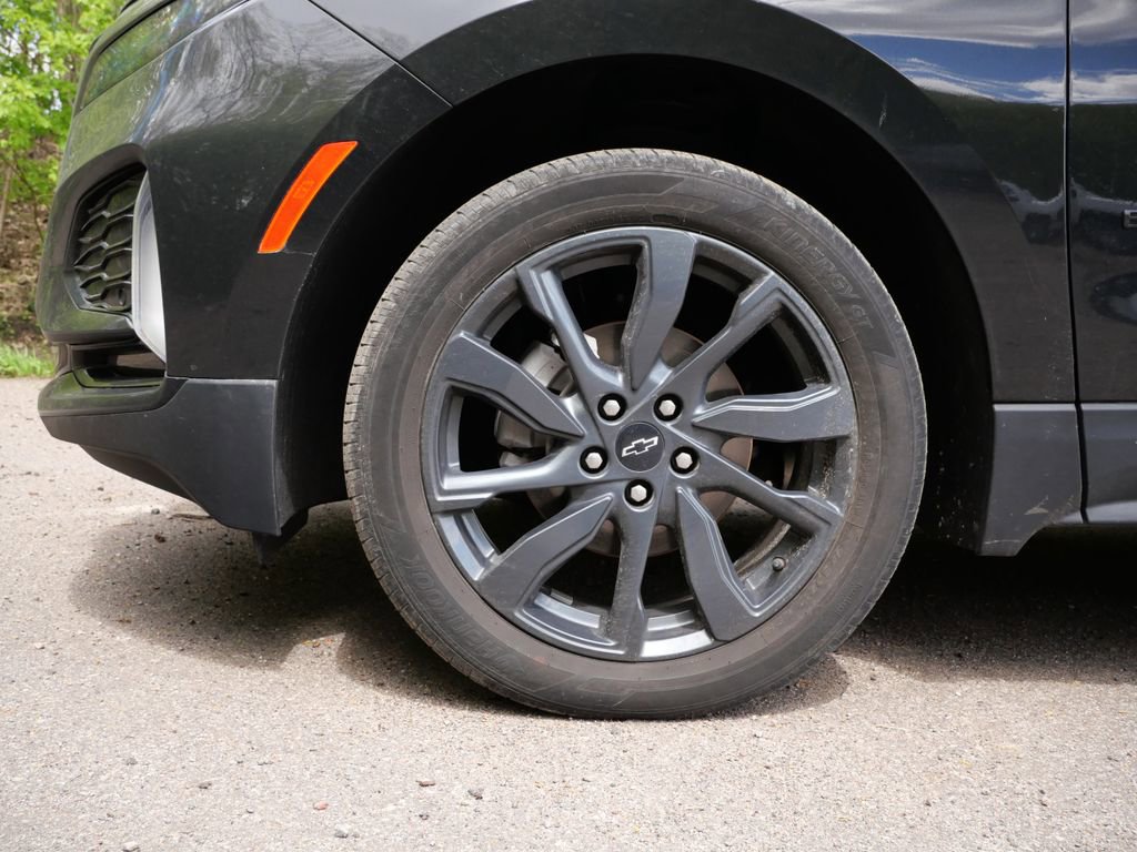 Used 2023 Chevrolet Equinox RS AWD/4WD image 9