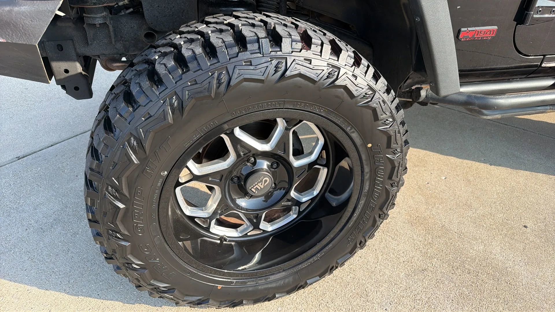 Used 2017 Jeep Wrangler Sport w/ Connectivity Group image 29