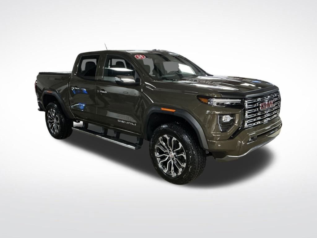 Used 2024 GMC Canyon Denali image 8