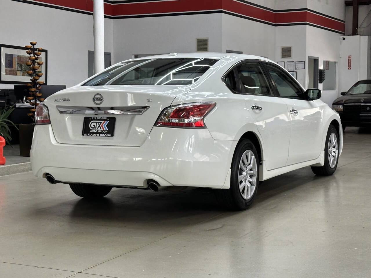 Used 2014 Nissan Altima 2.5 S w/ Display Audio Package FWD image 2