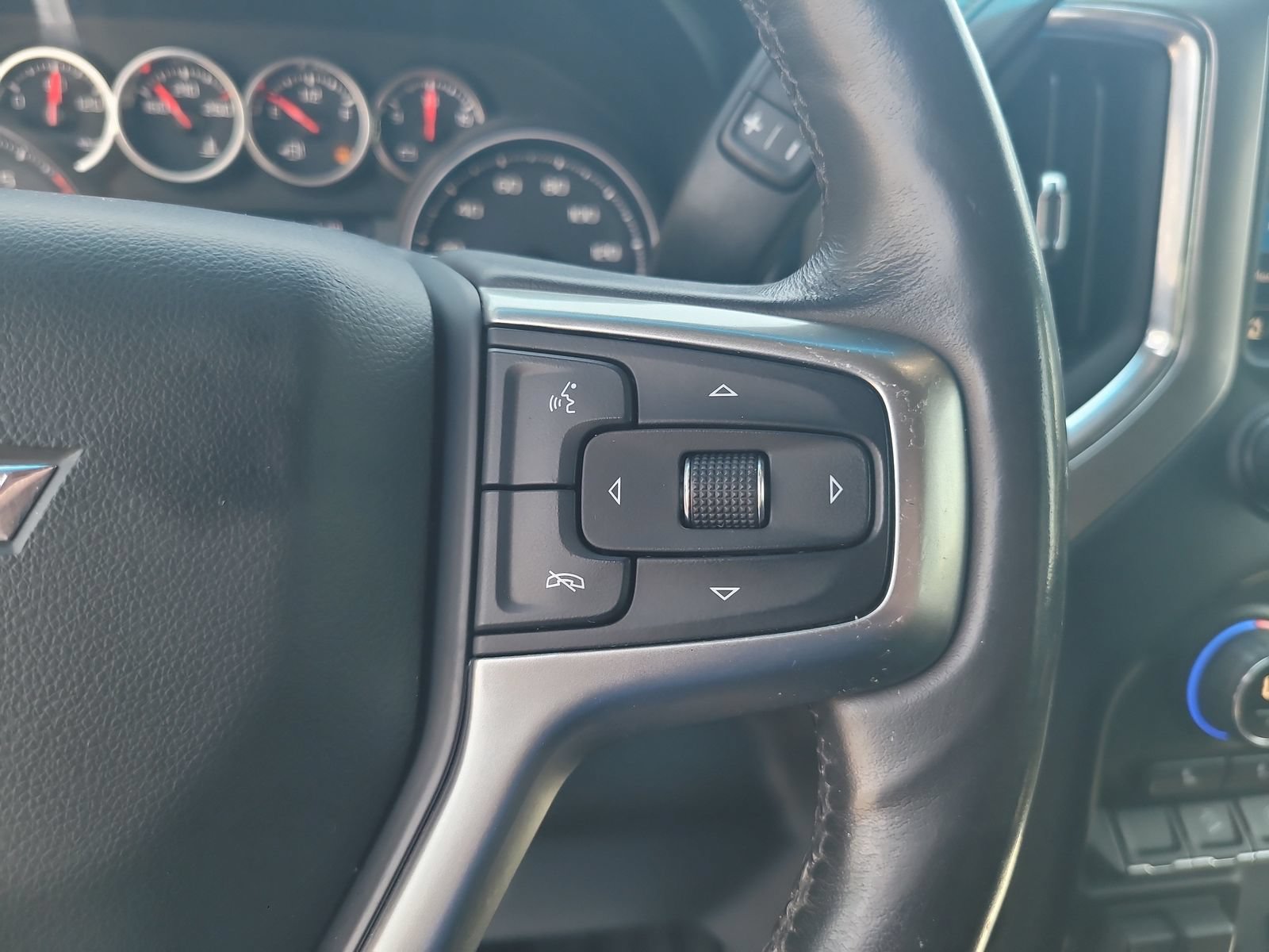 Used 2019 Chevrolet Silverado 1500 LT w/ Texas Edition AWD/4WD image 15