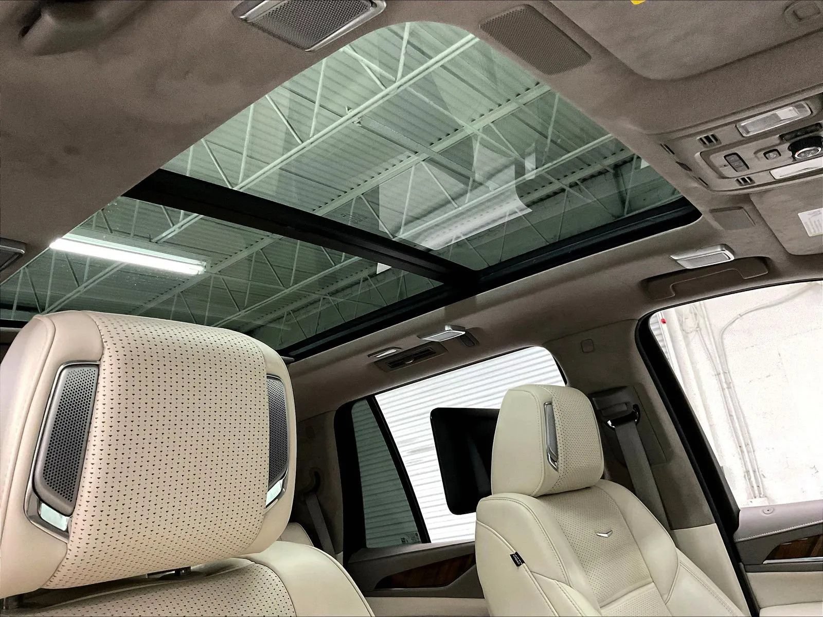 Used 2024 Cadillac Escalade Sport Platinum w/ LPO, ONYX Package AWD/4WD image 29