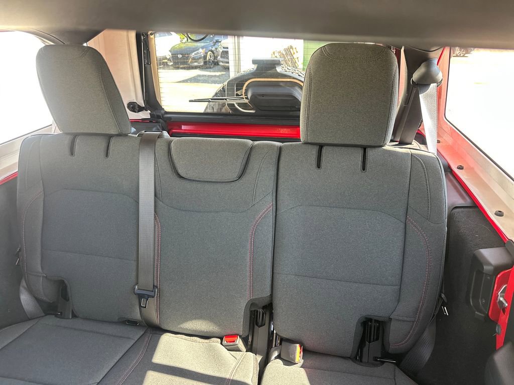 Used 2025 Jeep Wrangler Unlimited Rubicon image 18