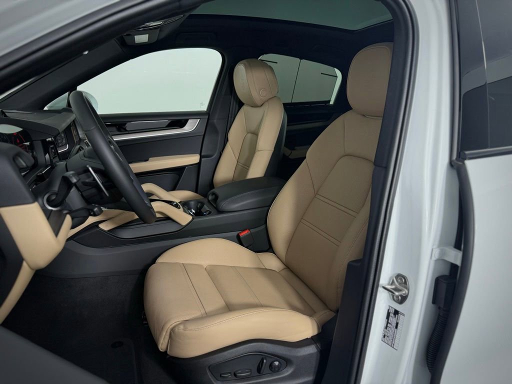 New 2026 Porsche Cayenne Coupe AWD/4WD image 5