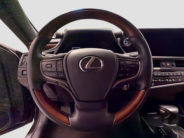 Used 2023 Lexus ES 300h Ultra Luxury image 8