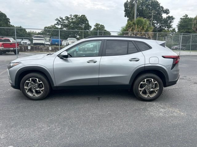 Used 2026 Chevrolet Trax LT w/ Driver Confidence Package FWD image 2