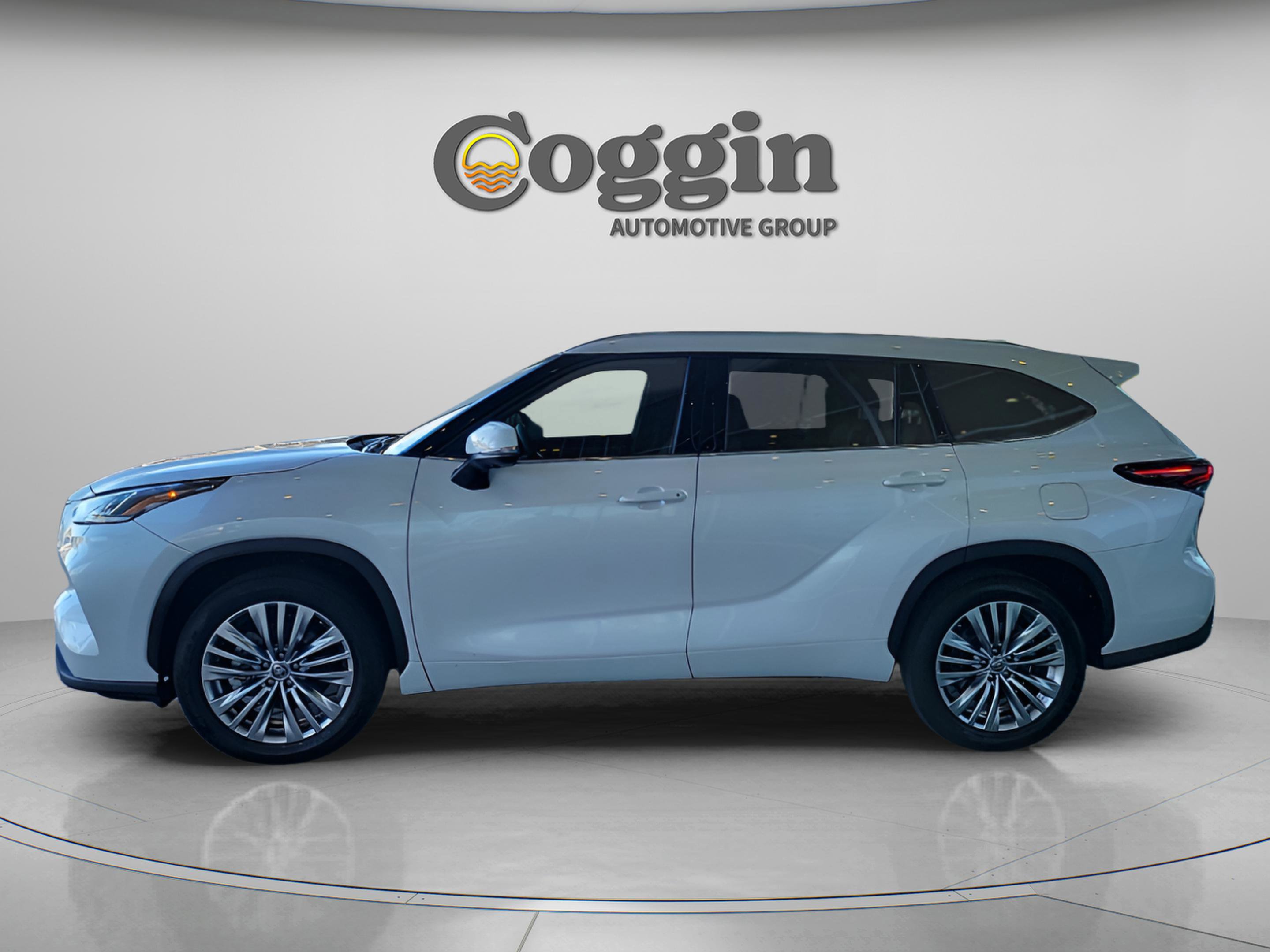 Used 2024 Toyota Highlander Platinum image 3