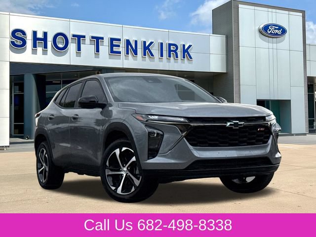 Used 2025 Chevrolet Trax RS w/ Driver Confidence Package FWD image 1