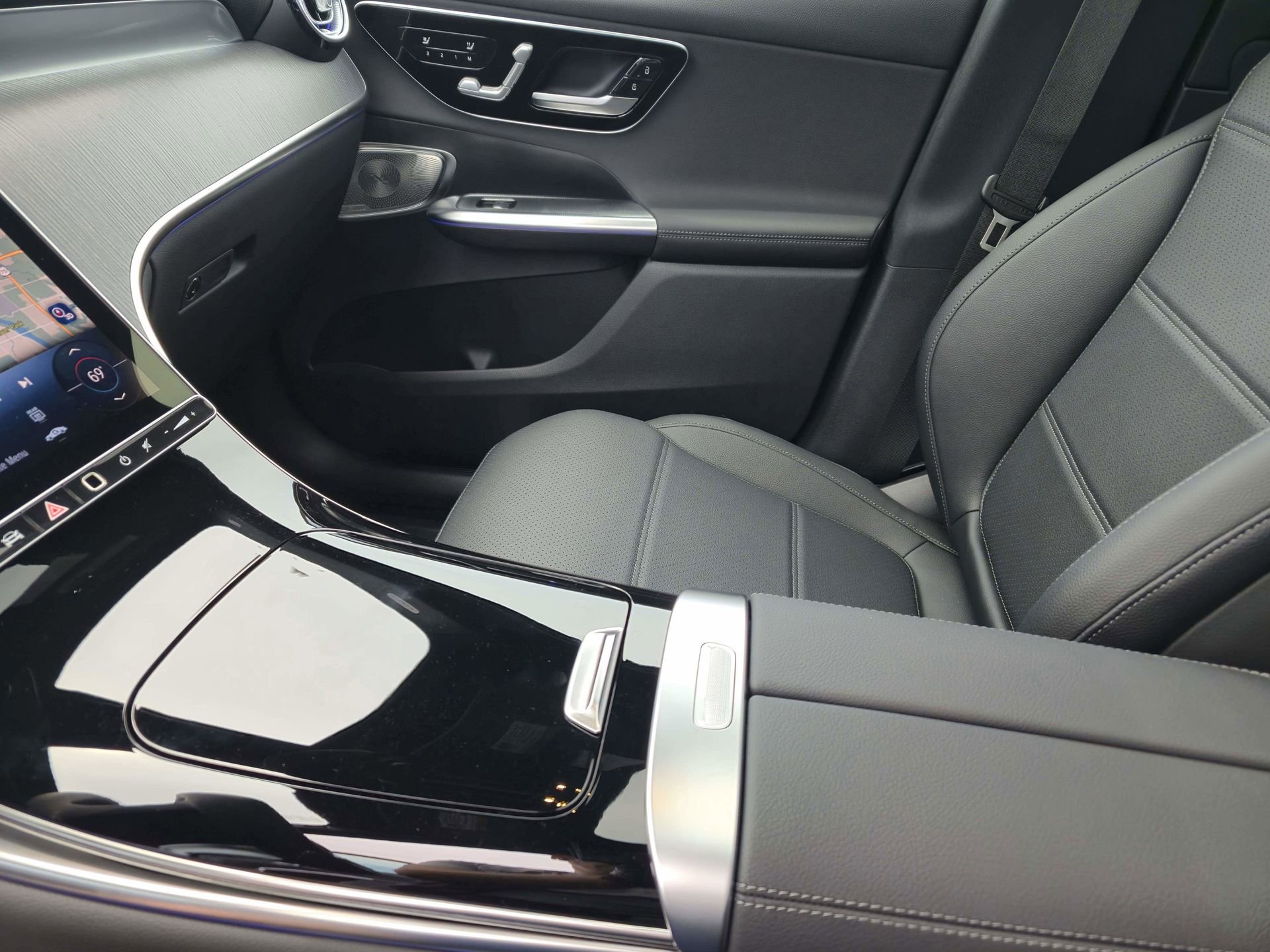 Used 2025 Mercedes-Benz GLC 300 4MATIC image 19
