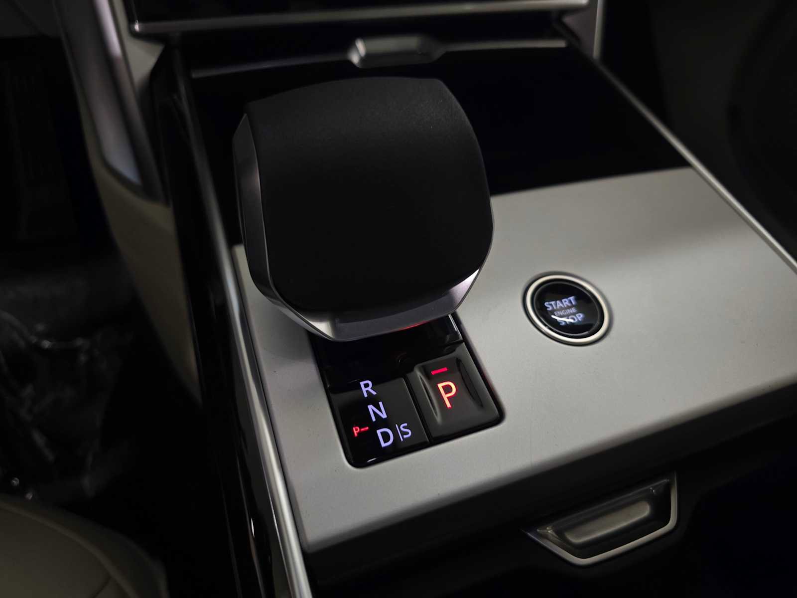 New 2026 Land Rover Range Rover SE image 33