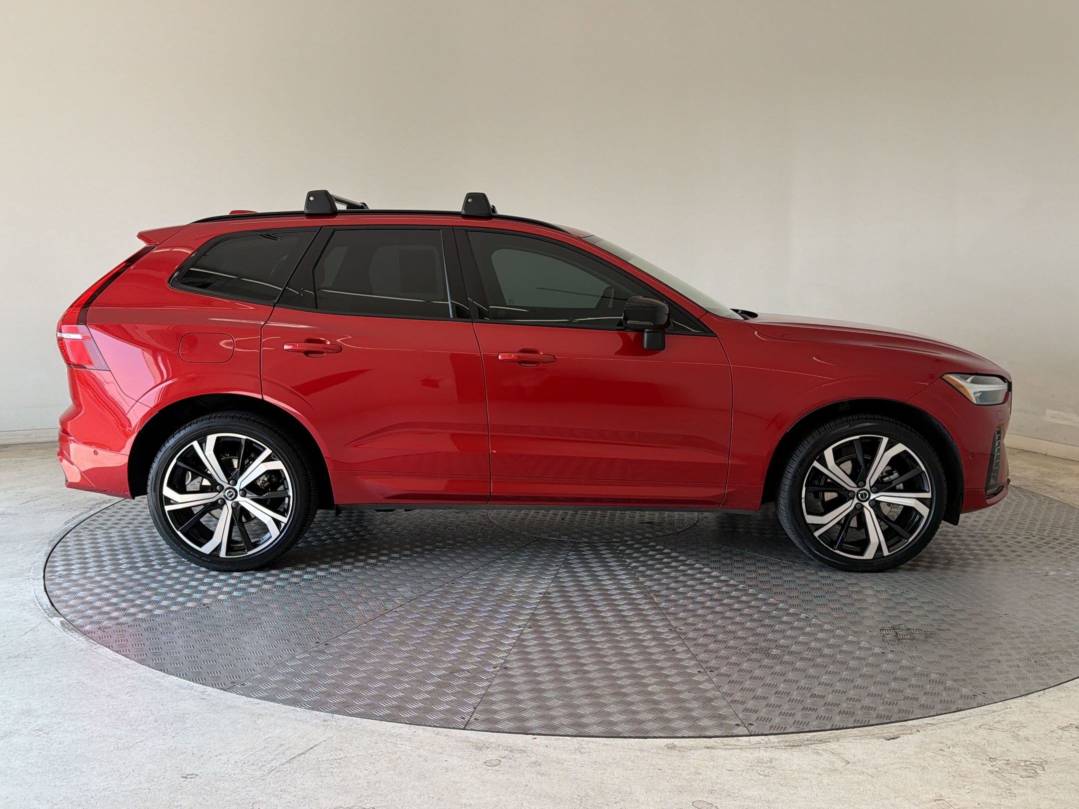 Used 2024 Volvo XC60 B5 Ultimate w/ Protection Package Premier AWD/4WD image 8
