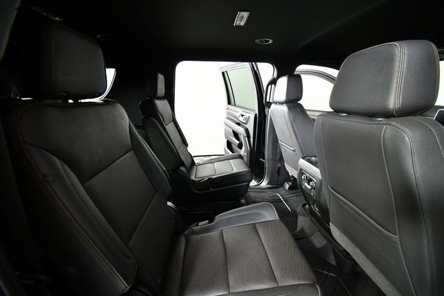 Used 2024 Chevrolet Suburban High Country image 24
