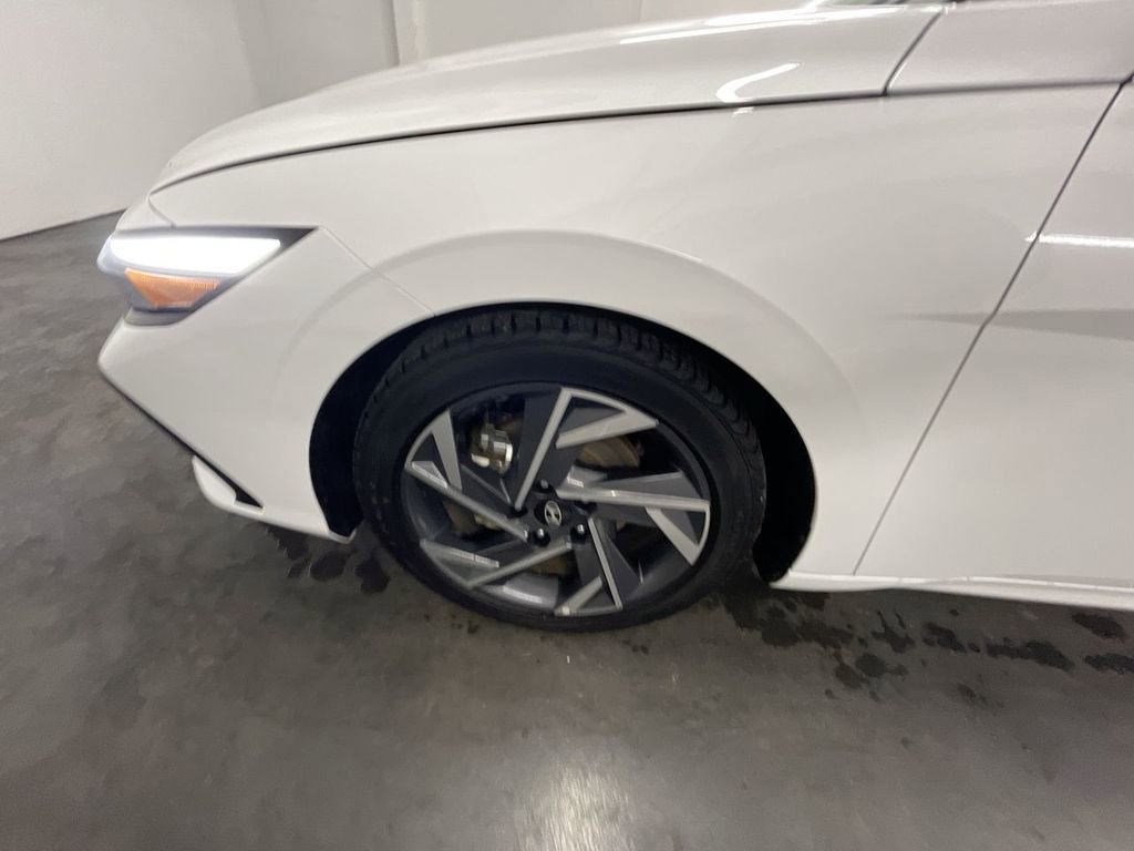 Used 2025 Hyundai Elantra SEL image 32