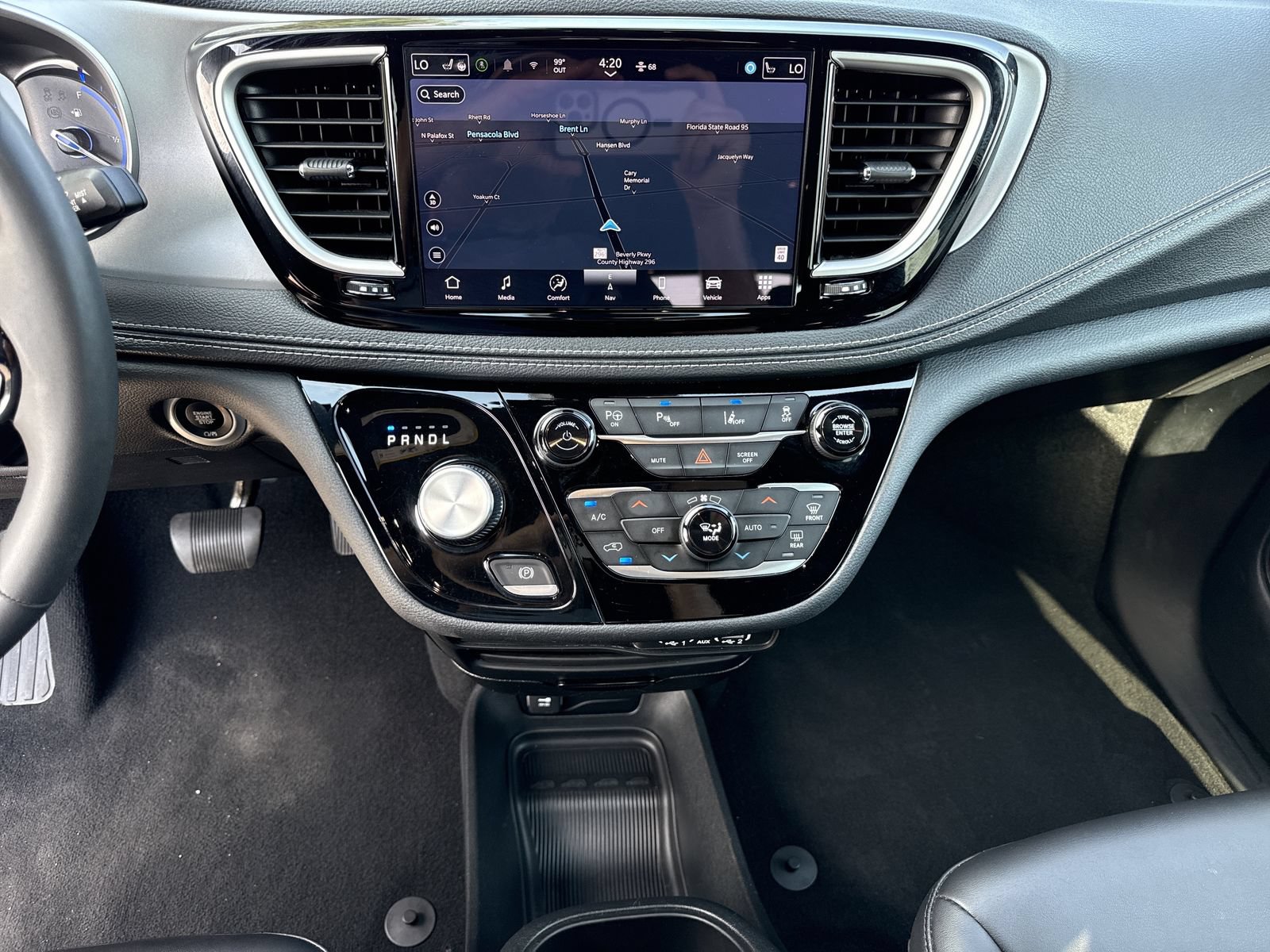 Used 2024 Chrysler Pacifica Limited FWD image 34