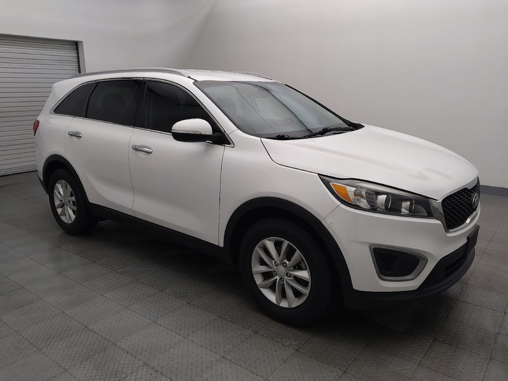Used 2017 Kia Sorento LX w/ LX Convenience Package image 11