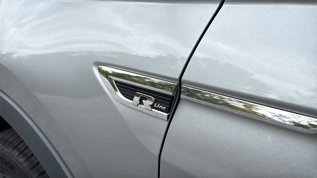 Used 2021 Volkswagen Tiguan SE R-Line image 21