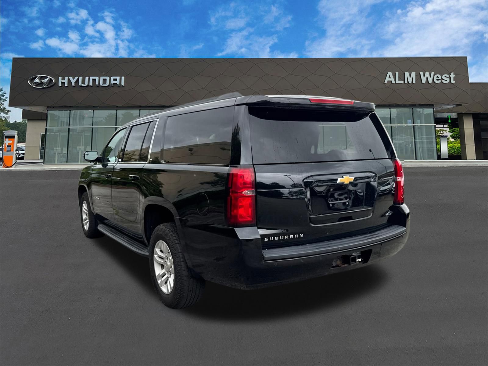 Used 2018 Chevrolet Suburban LT AWD/4WD image 7