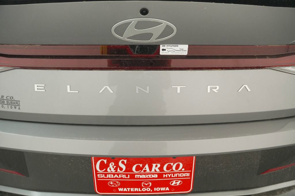 Certified 2025 Hyundai Elantra Sport image 43