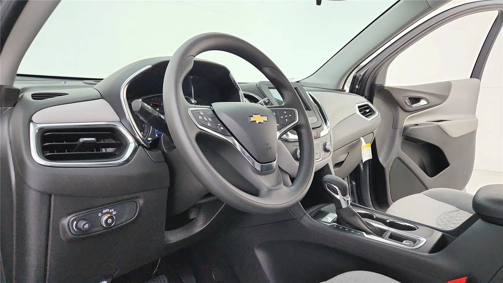 Used 2023 Chevrolet Equinox LS w/ LS Convenience Package FWD image 45