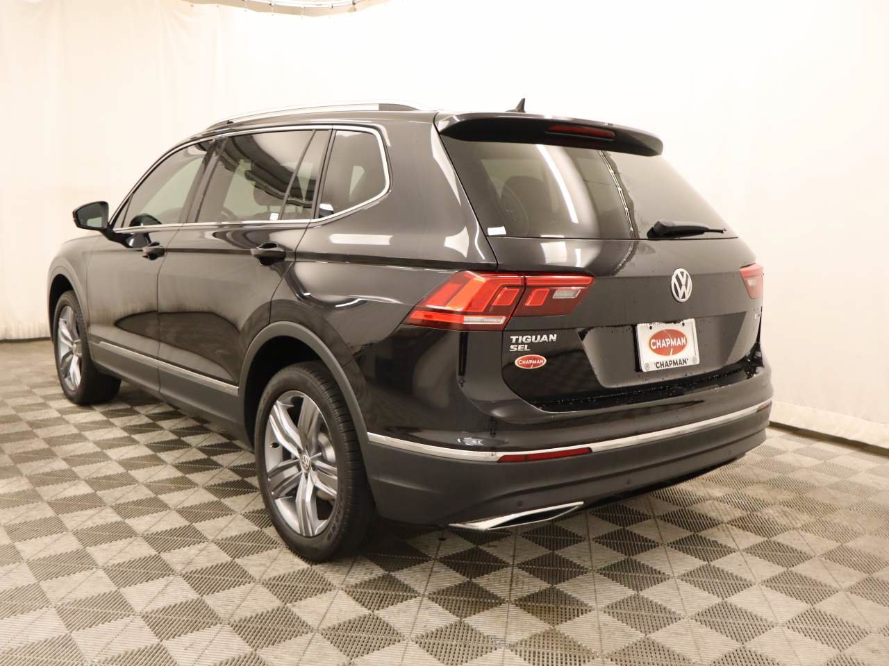 Used 2020 Volkswagen Tiguan SEL AWD/4WD image 3
