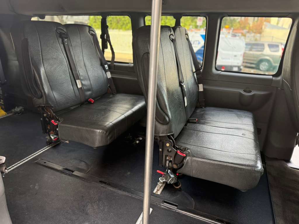 Used 2011 Chevrolet Express 3500 LS RWD image 24