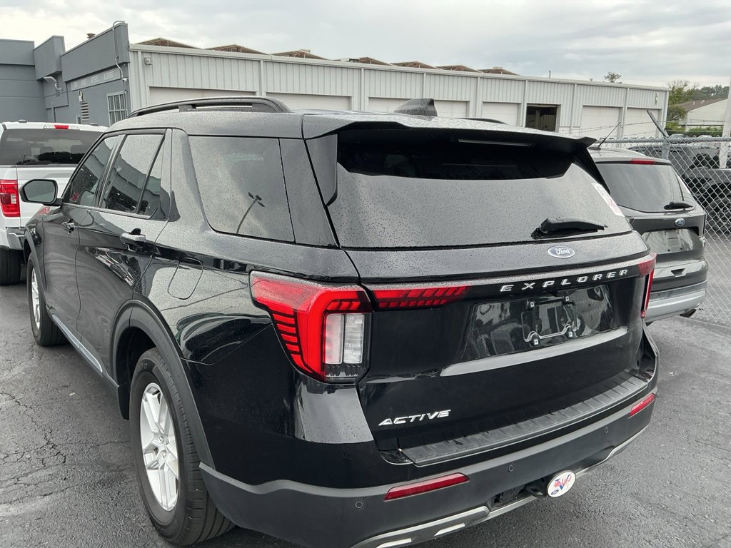 Used 2025 Ford Explorer Active w/ Active Comfort Package RWD image 6